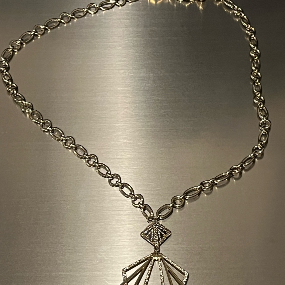 Elegant Gold Necklace with Pendant (missing a stone)